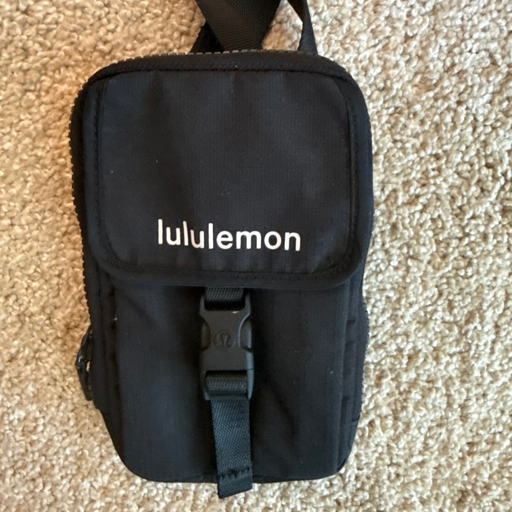 Lululemon Easy Access Crossbody Bag Women OS Black Travel Sporty Utility Tech